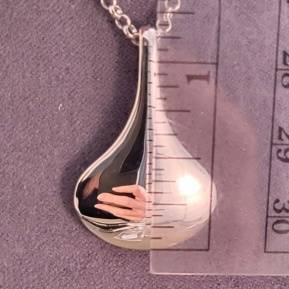 New ELLE Sterling Silver Contemporary Kidney Drop Pendant Necklace - Picture 7 of 8